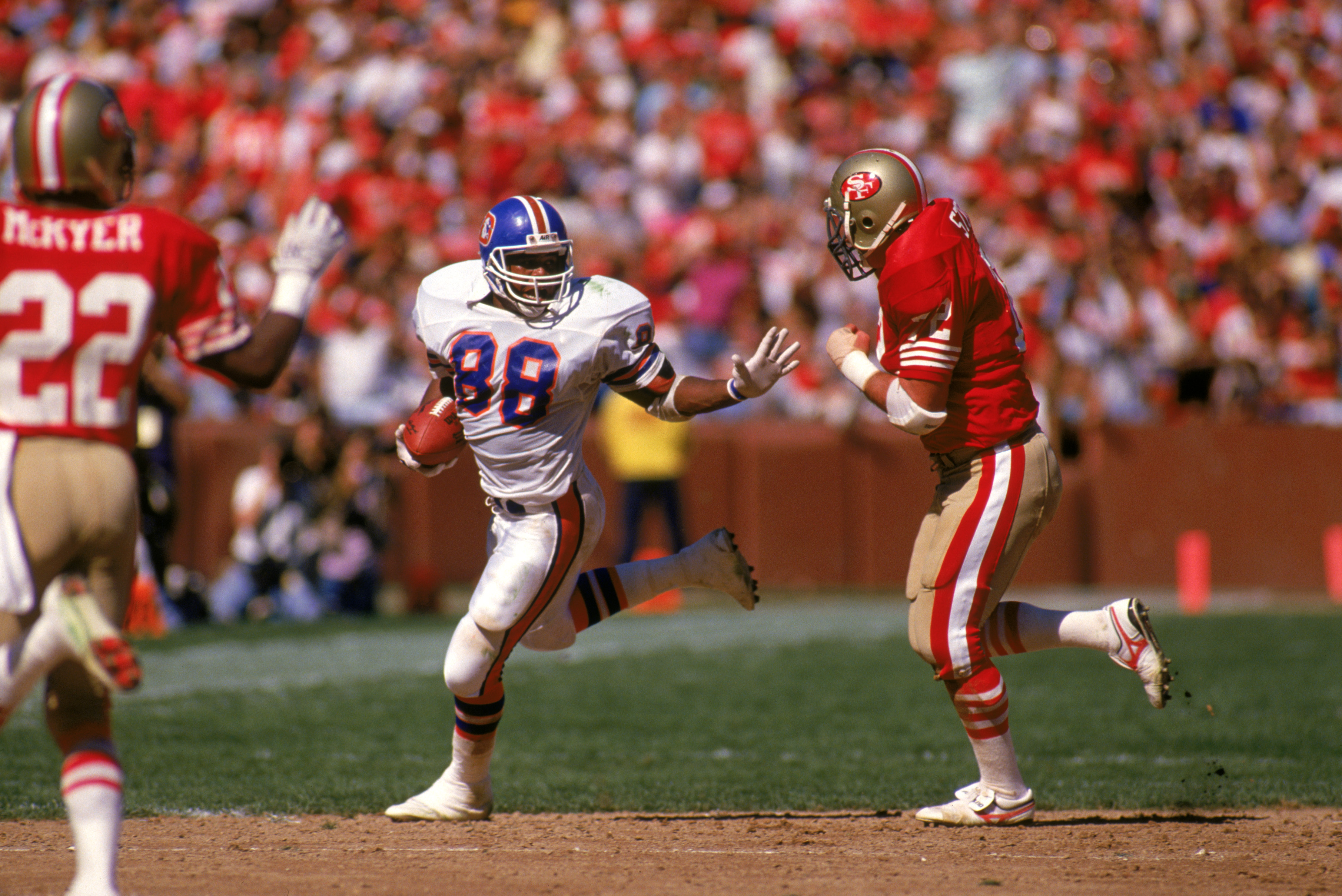 Linebacker Glenn Cadrez of the Denver Broncos in action during the