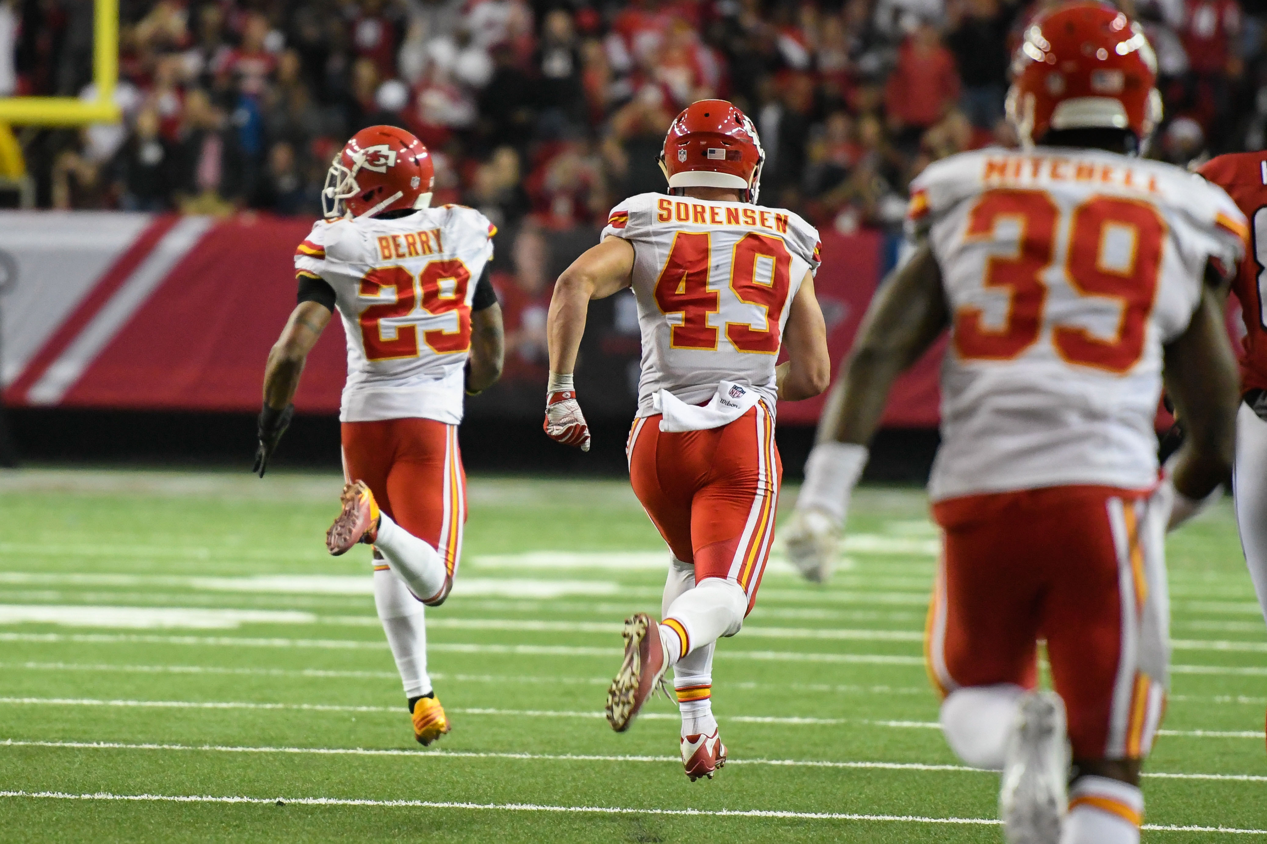 Berry's 2 picks carry Chiefs to 29-28 win over Falcons