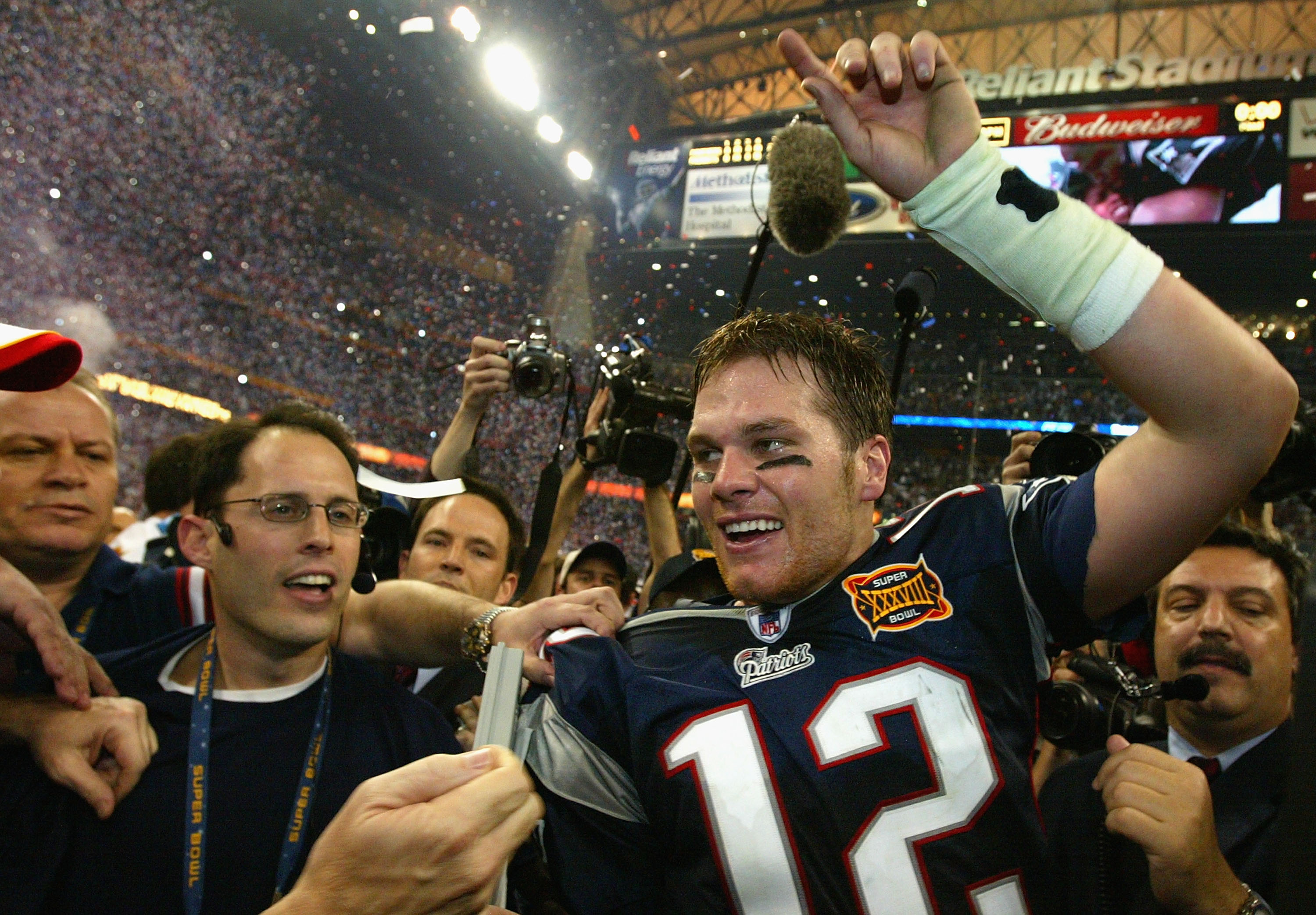 Here Are 12 Triumphant Photos To Celebrate Tom Bradys Freedom 8967