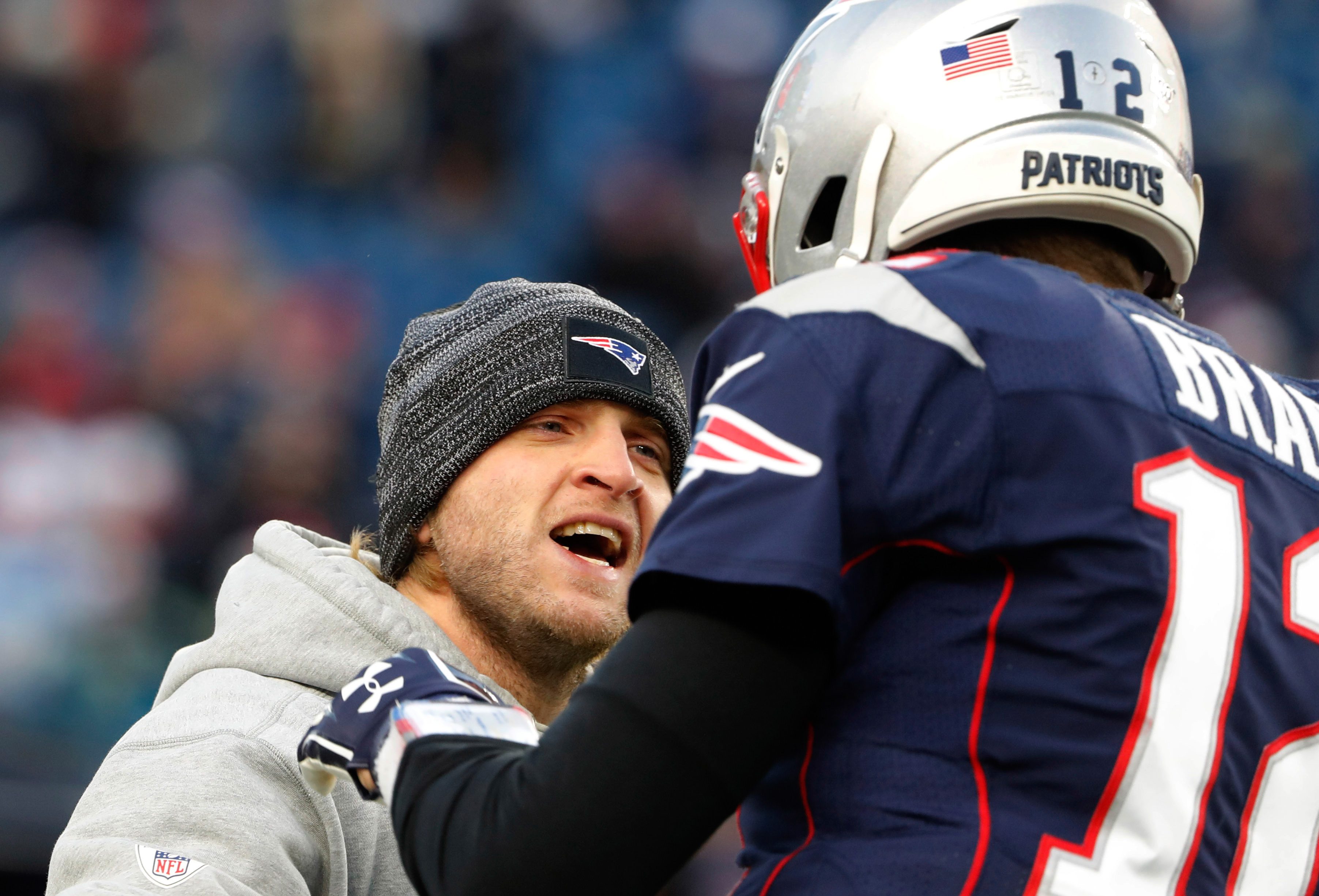 Anybody know the name of the jacket Steve Belichick is wearing in this  photo? : r/Patriots