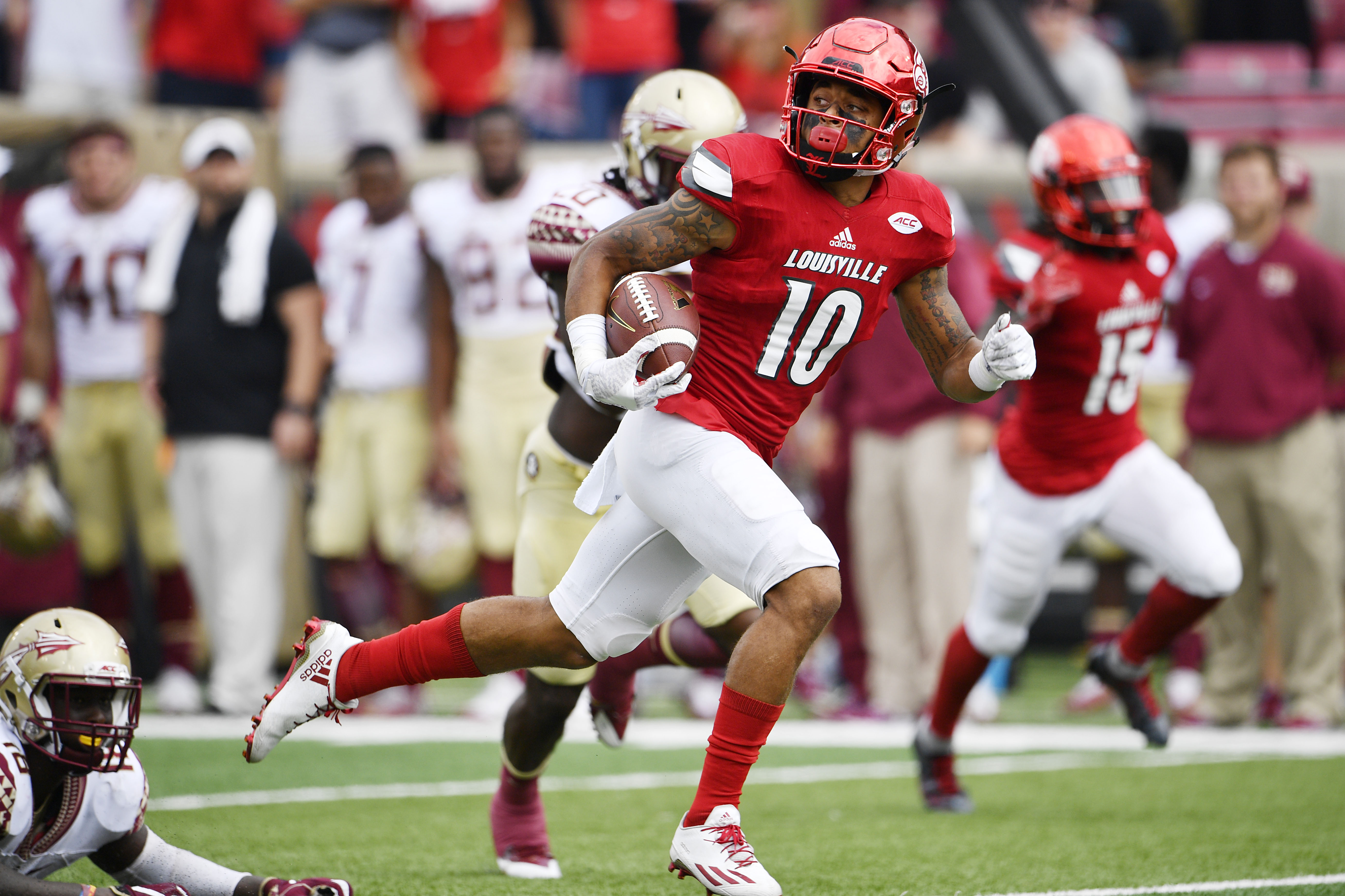 Louisville Football on X: Jaire Alexander and Lamar Jackson enjoy  Saturday's win with some youngsters from the Kids Cancer Alliance   / X