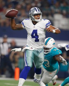 Former Cowboy Danny White impressed by Dak Prescott's ability to calm down  Dez Bryant