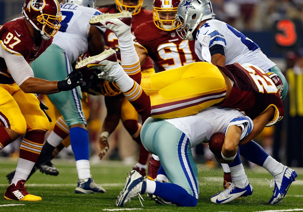 October 27, 2014: Dallas Cowboys quarterback Tony Romo #9 during an NFL  football game between the