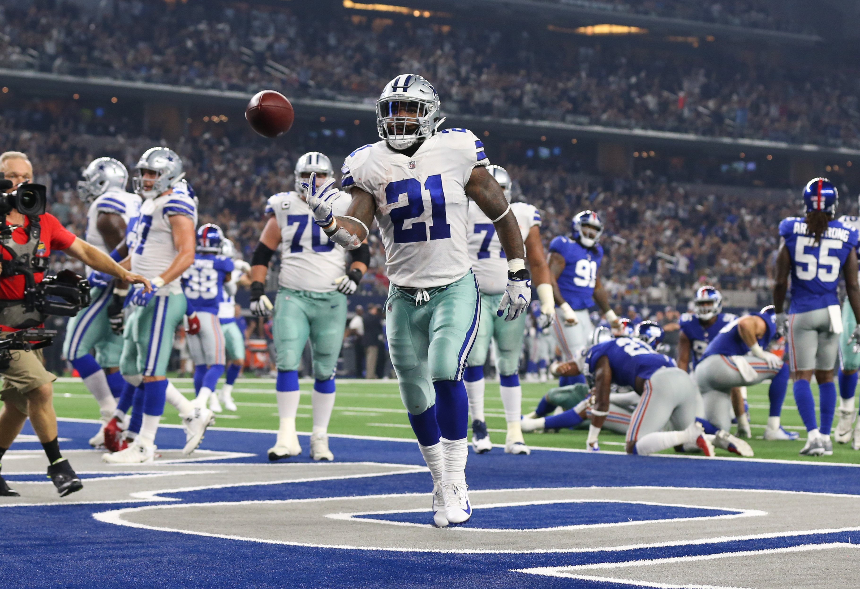 New York Giants Should Sign Dallas Cowboys Ex Ezekiel Elliott, Rescind  Saquon Barkley Contract Offer - ESPN - FanNation Dallas Cowboys News,  Analysis and More