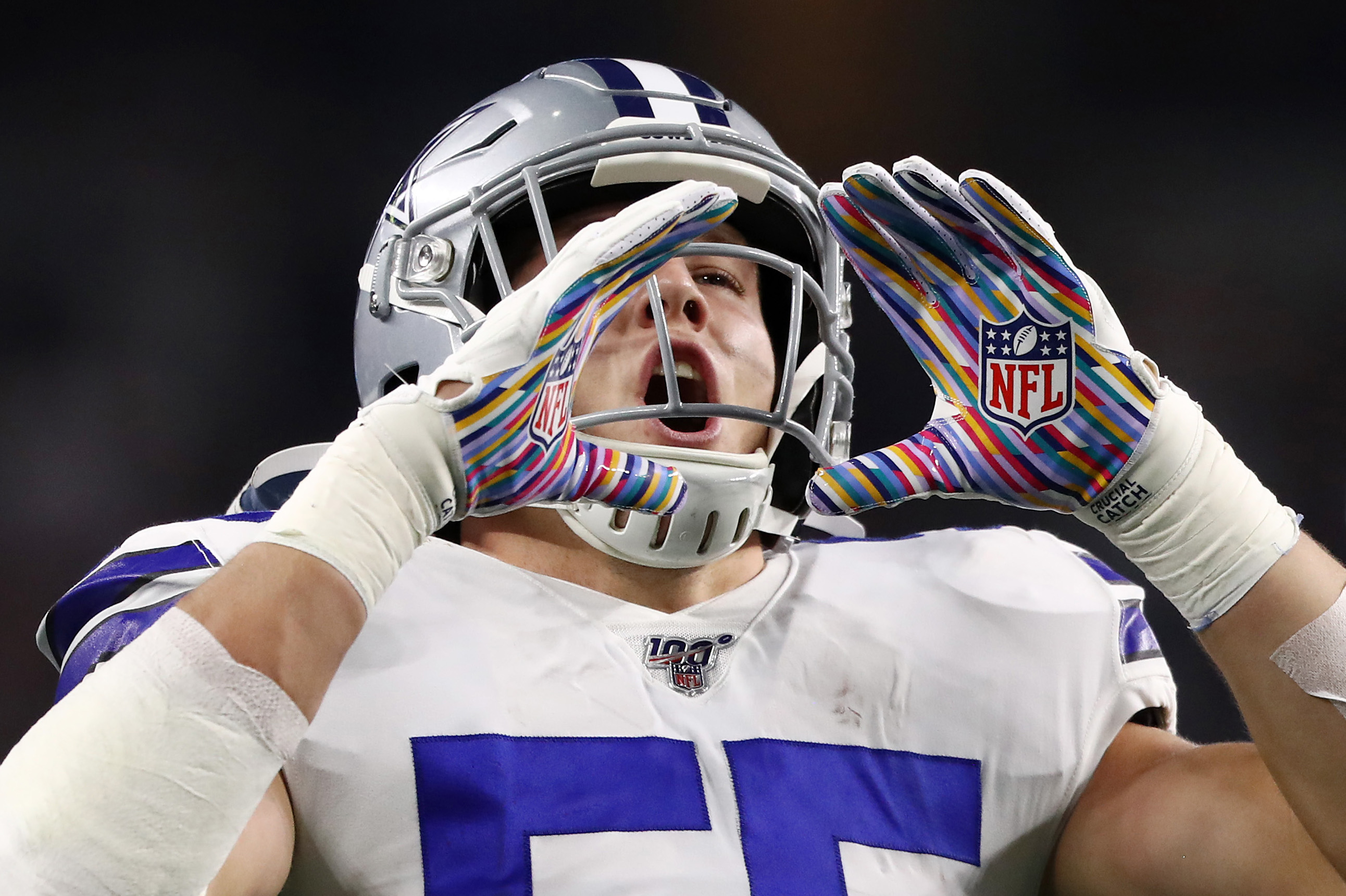 Dallas Cowboys Linebacker Leighton Vander Esch celebrates after