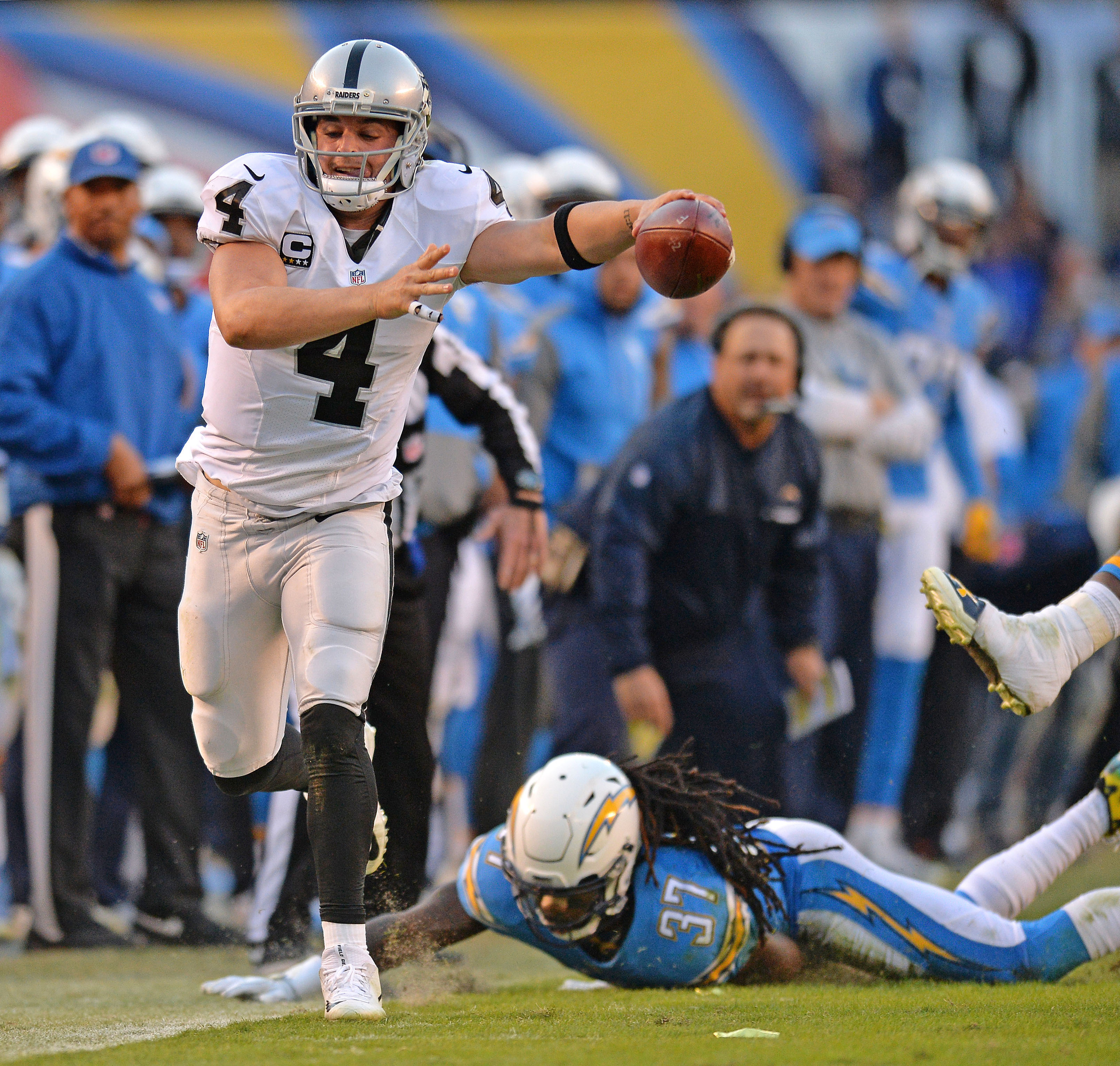 Oakland Raiders vs. San Diego Chargers, photo gallery, December 18, 2016