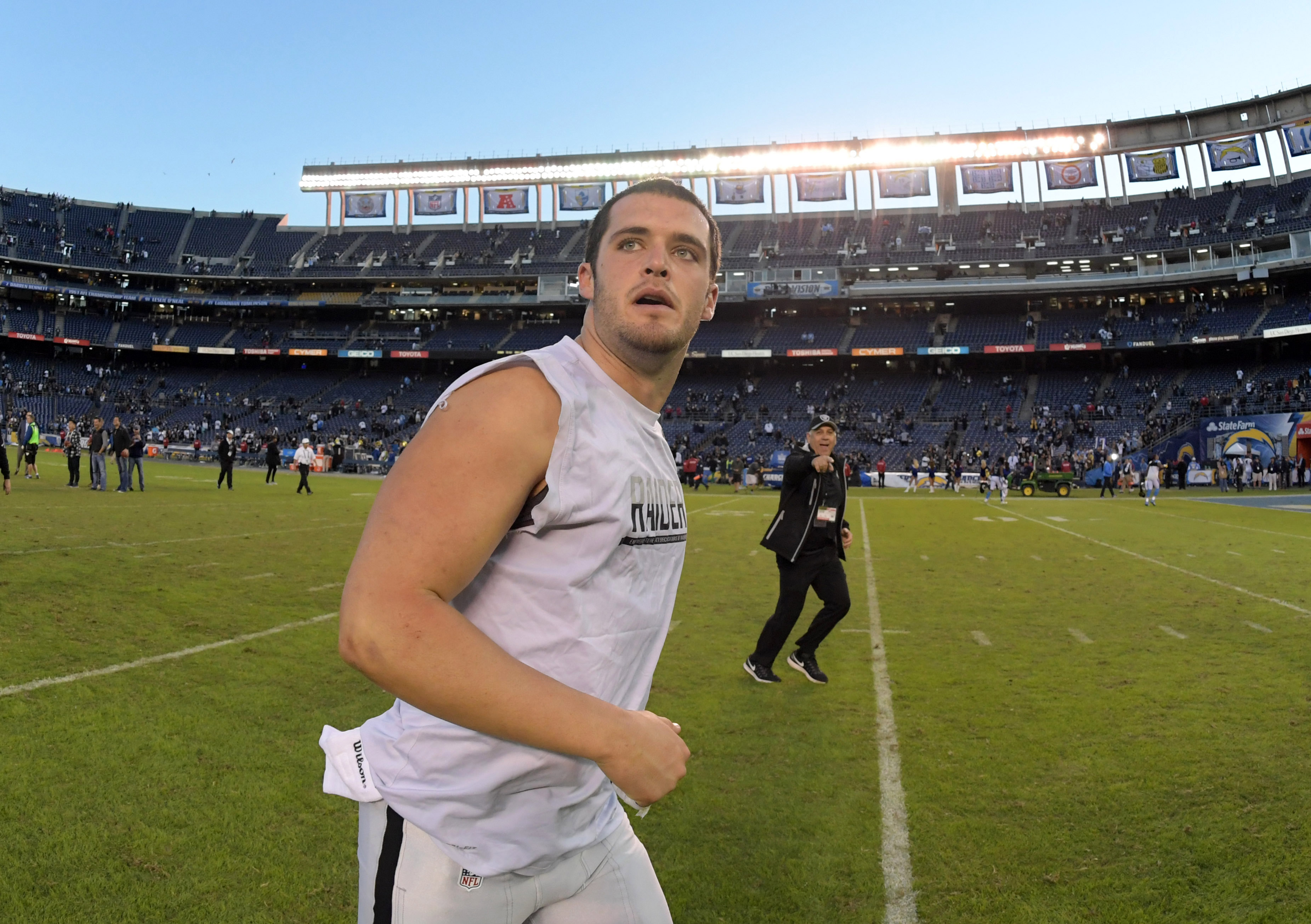 Raiders' Derek Carr leads comeback win over Indianapolis Colts