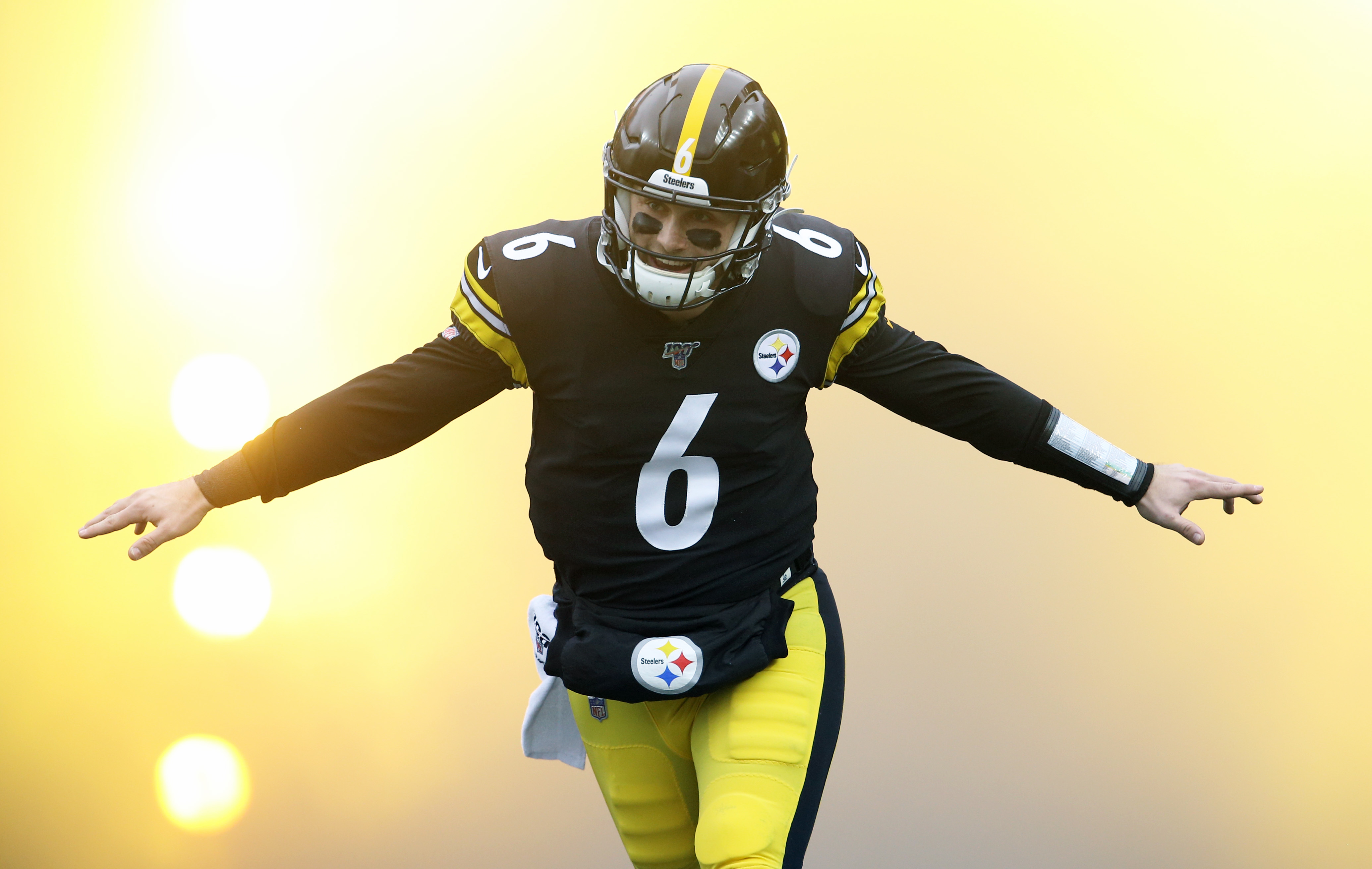 Ben Roethlisberger Defies Experts Again, Will Start vs. Ravens