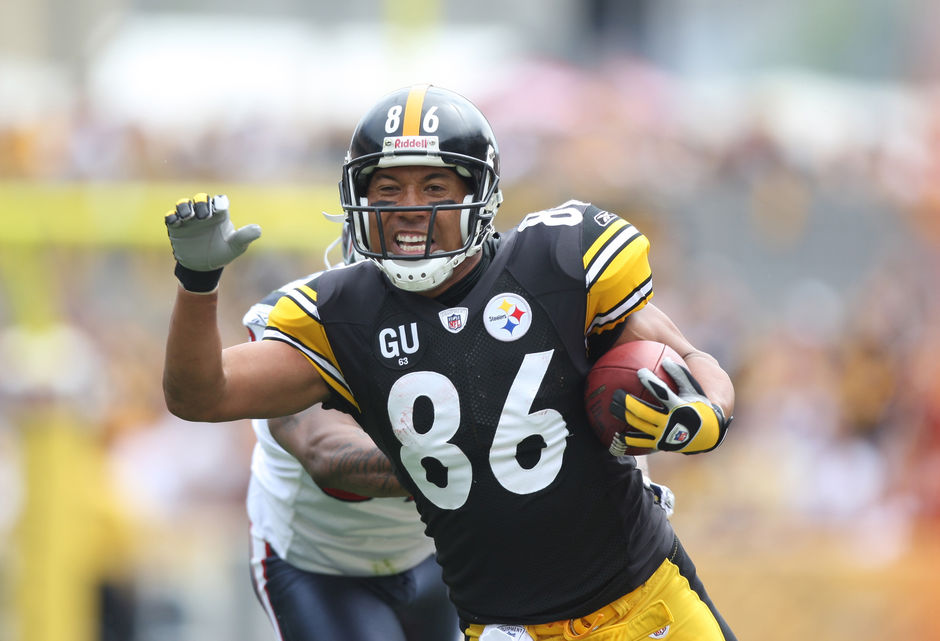 Pittsbugh, United States. 01st Oct, 2019. Steelers Hall of Fame stars Jack  Ham and Kevin Green leads the fans in the Terrible Towel Wave before the  start of the game against the