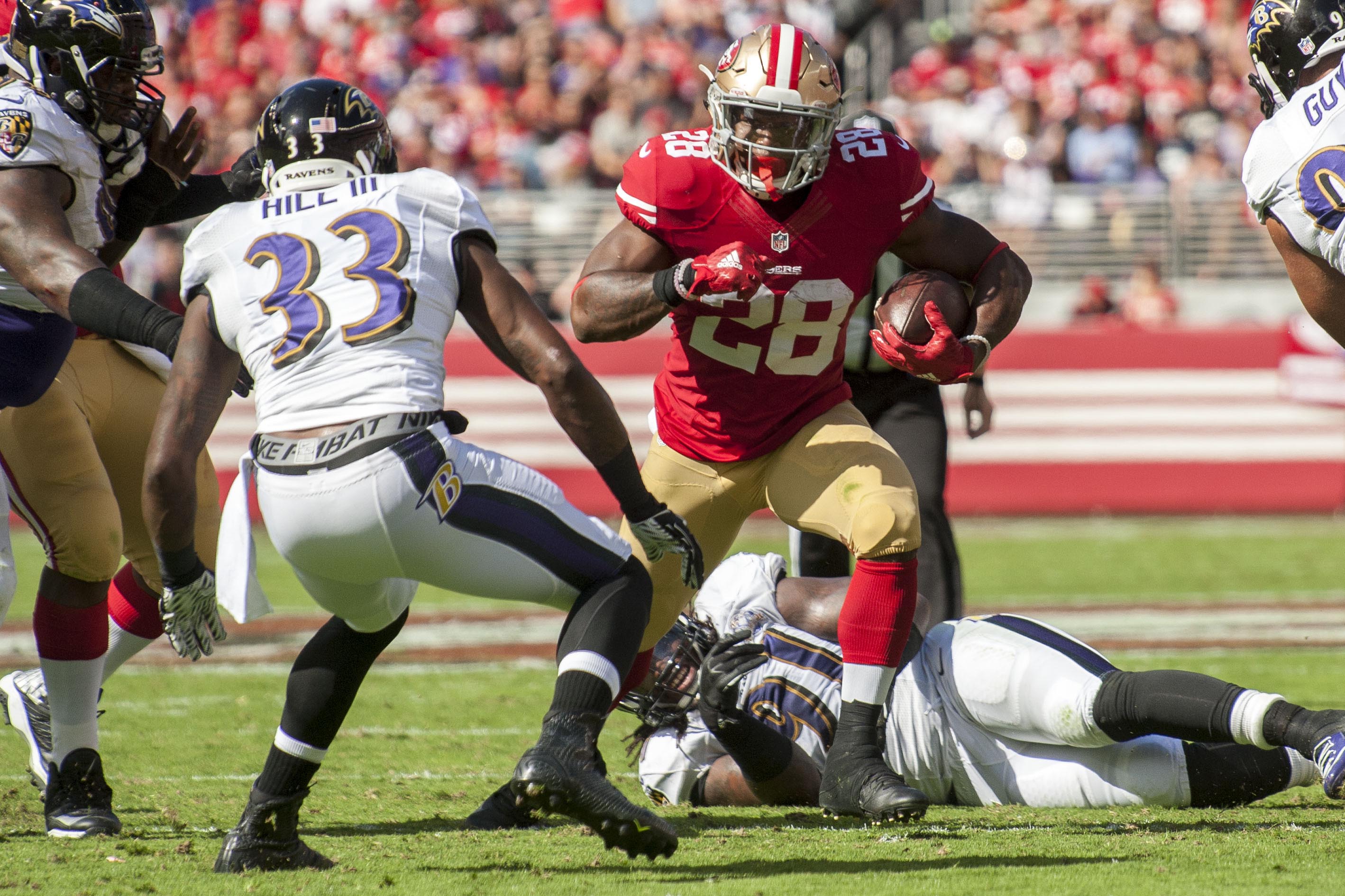 49ers running back Carlos Hyde (28) in the first half during NFL