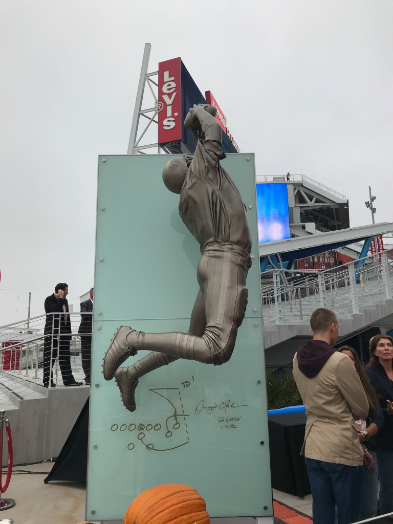 49ers Unveil 2 Statues at Levi's Stadium Commemorating 'The Catch