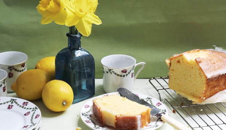 The Ultimate Lemon Drizzle Cake