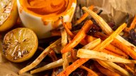 Switch out standard fries with these golden crispy oven-roasted shoestring carrot fries – partnered with a bold spicy sriracha ranch dip made with yogurt ranch dressing and a squeeze of intense sriracha!