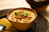 Here’s a crowd-pleasing, white-meat alternative to chili made with beef. This White Chicken Chili is ideal for basketball or football watch parties, tailgating, and casual gatherings!