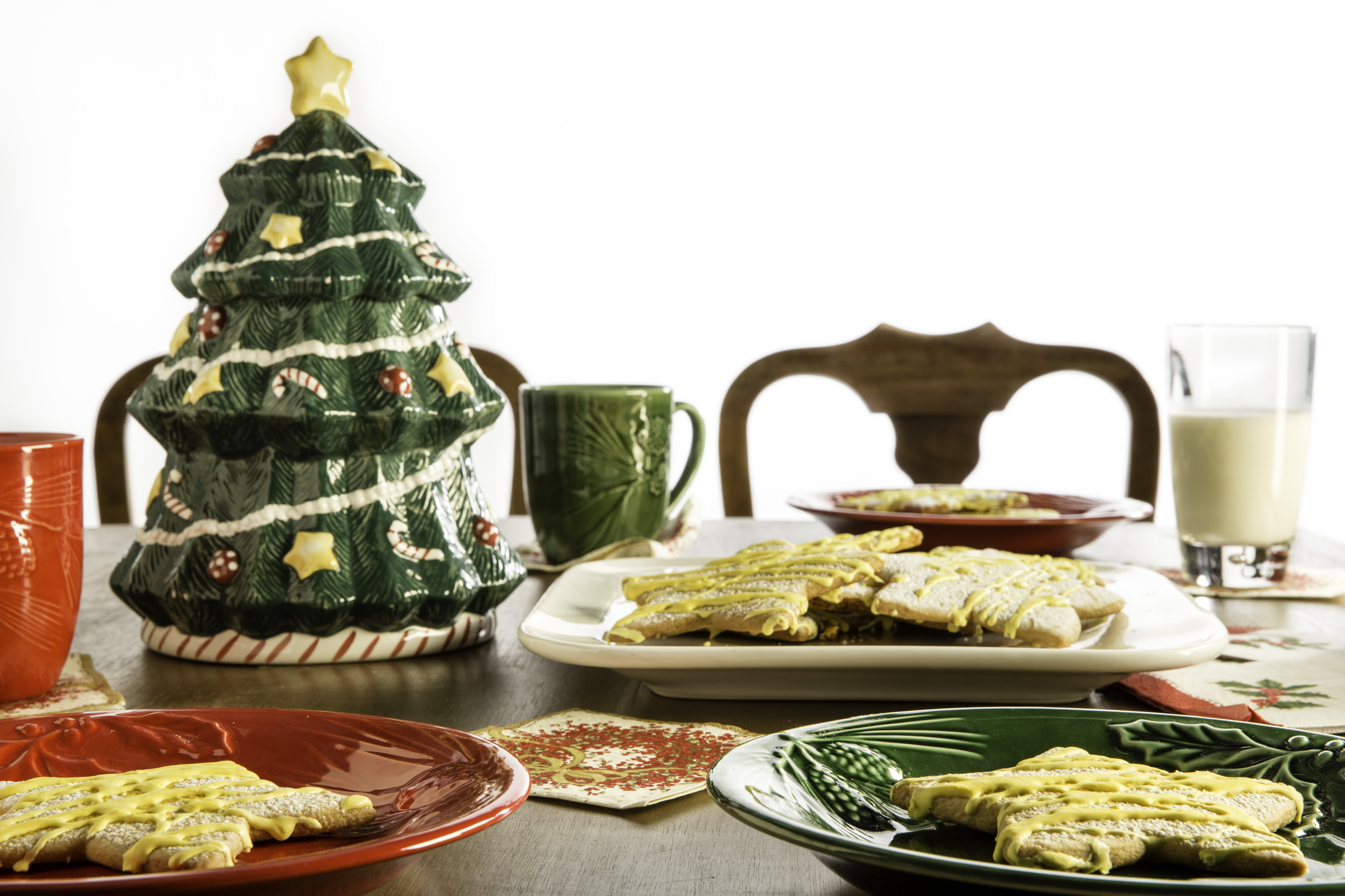 Every Christmas tree is topped with a star—and they’re all different.These uniquely patterned lemon cookies feature a hard lemon glaze and powdered sugar both, which contributes to their appearance.