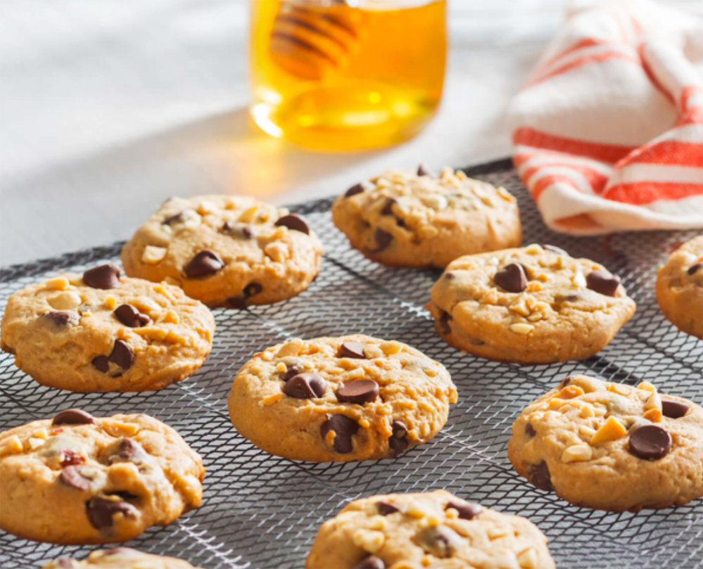 Who doesn't love chocolate chip cookies? I definitely have a weakness, especially when they're combined with peanut butter and the wonderful flavor tones of honey, like these Bee Nutty Choco-Chip Cookies from our friends at the National Honey Board!
