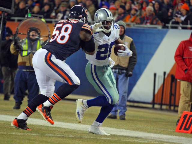 Cowboys running back DeMarco Murray (29) is pushed out of bounds by Chicago Bears middle linebacker D.J. Williams. (Dennis Wierzbicki-USA TODAY Sports)
