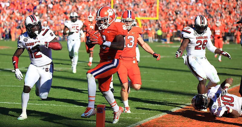 Clemson wide receiver Artavis Scott keeps his footing and stay in bounds after USC linebacker Skai Moore failed to push Scott out of bounds. Scott scored on the play, a 70-yard touchdown.