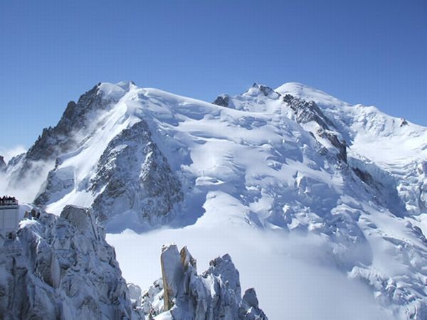 British Climber Survives Avalanche On Mont Blanc By ‘Swimming’ Out Of ...