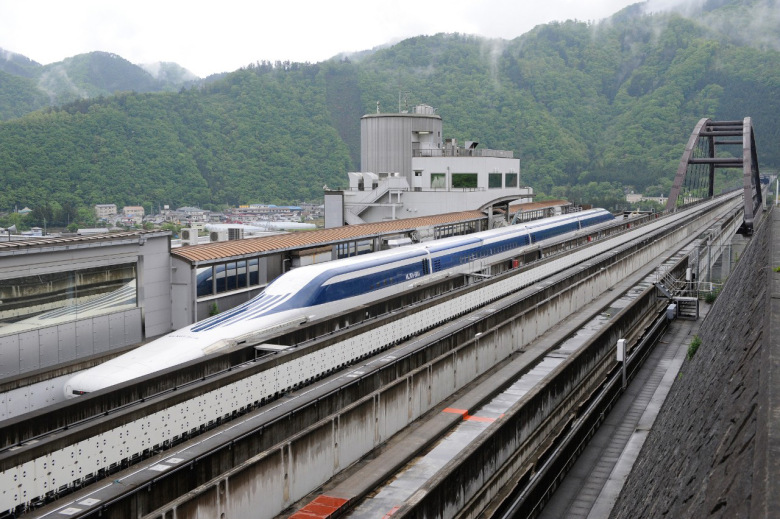 japans-maglev-bullet-train-breaks-world-record-for-fastest-train-at-374-mph-01