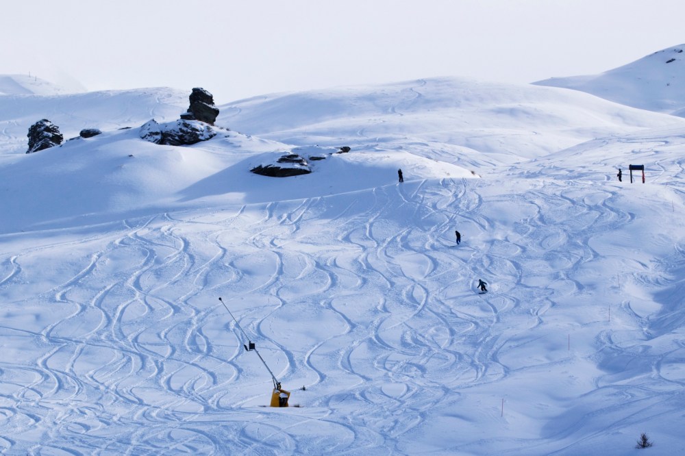 New Zealand Ski Area Receives Record Snowfall