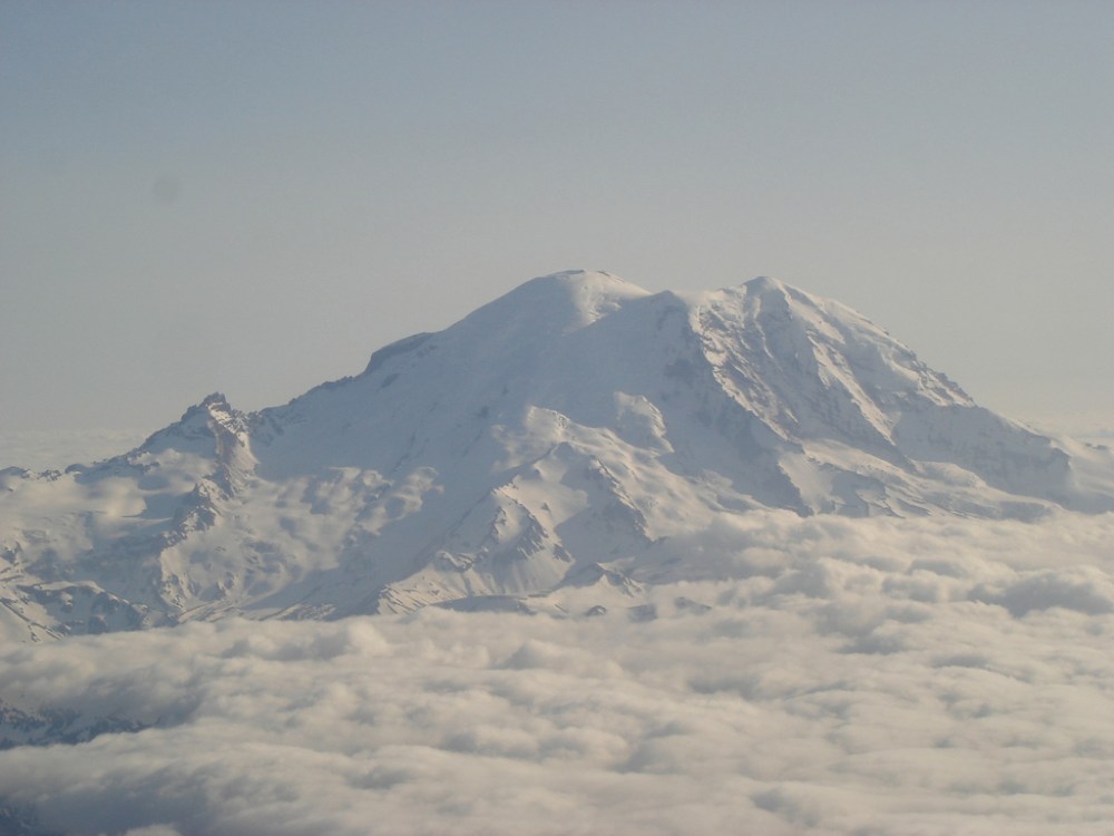 Image of Mt Rainier by Elliot Leuthold