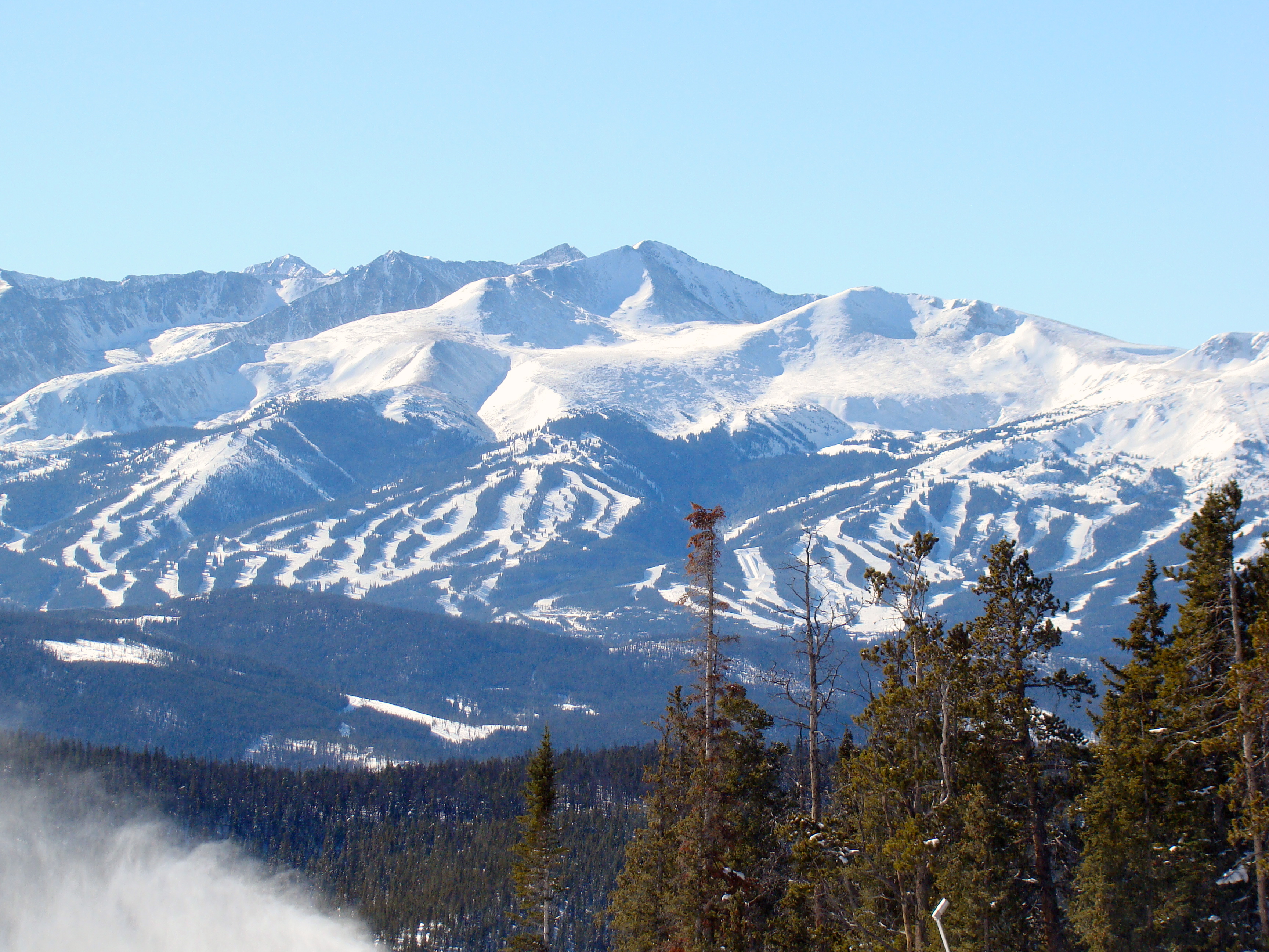 Breckenridge_Ski_Area_from_Dercum_Mountain,_Keystone_Ski_Area