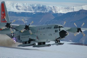 WATCH: 76,000 lb Hurcules C-130 Ski Landing on Greenland Icecap ...