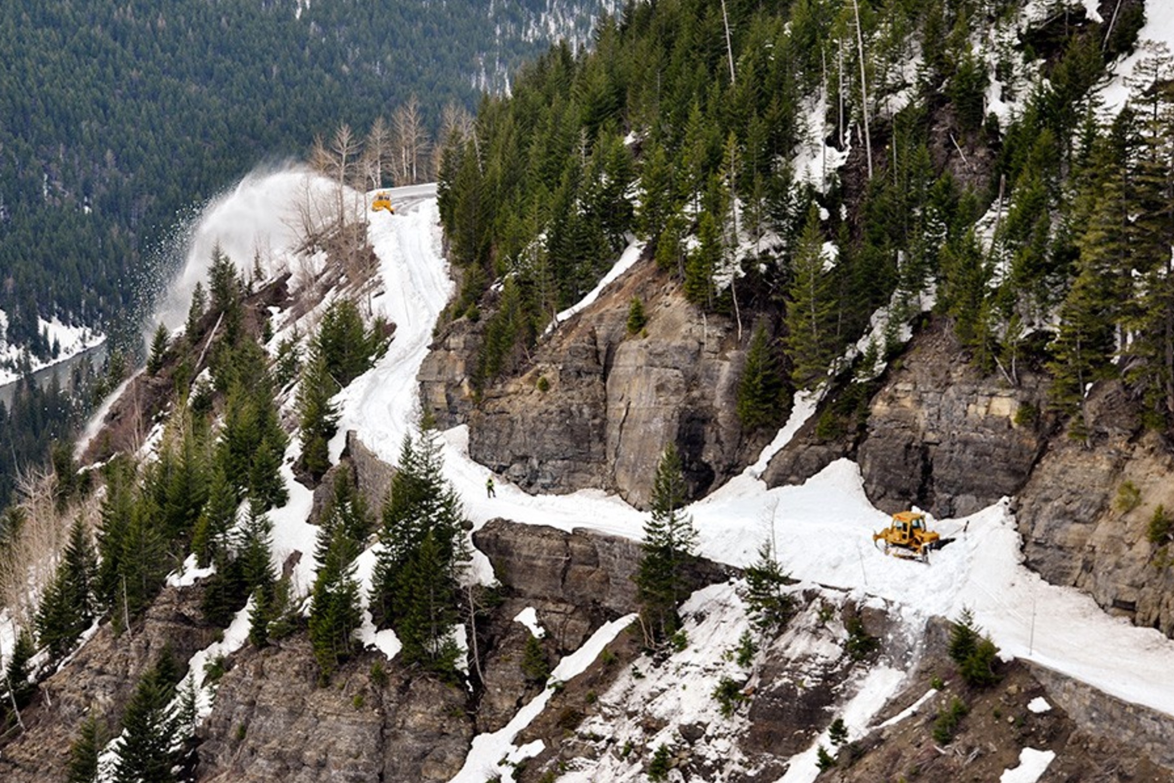 glacier-national-park-just-got-the-most-snow-in-30-years-road-crews