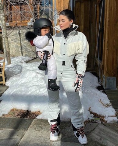 Kylie Jenner Hits The Slopes With 22 Month Old Kid - Unofficial Networks