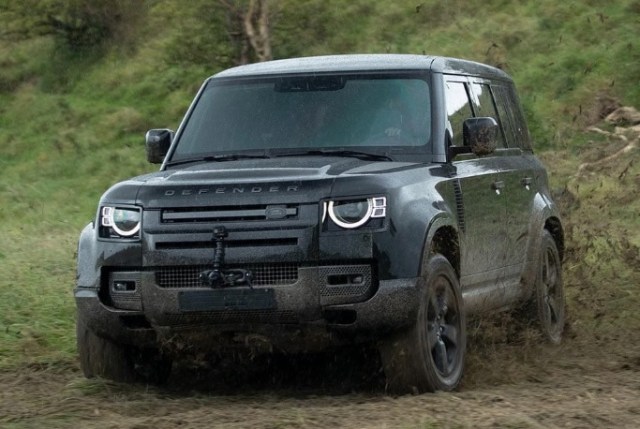 Land Rover Got Sendy For New Defender Commercial