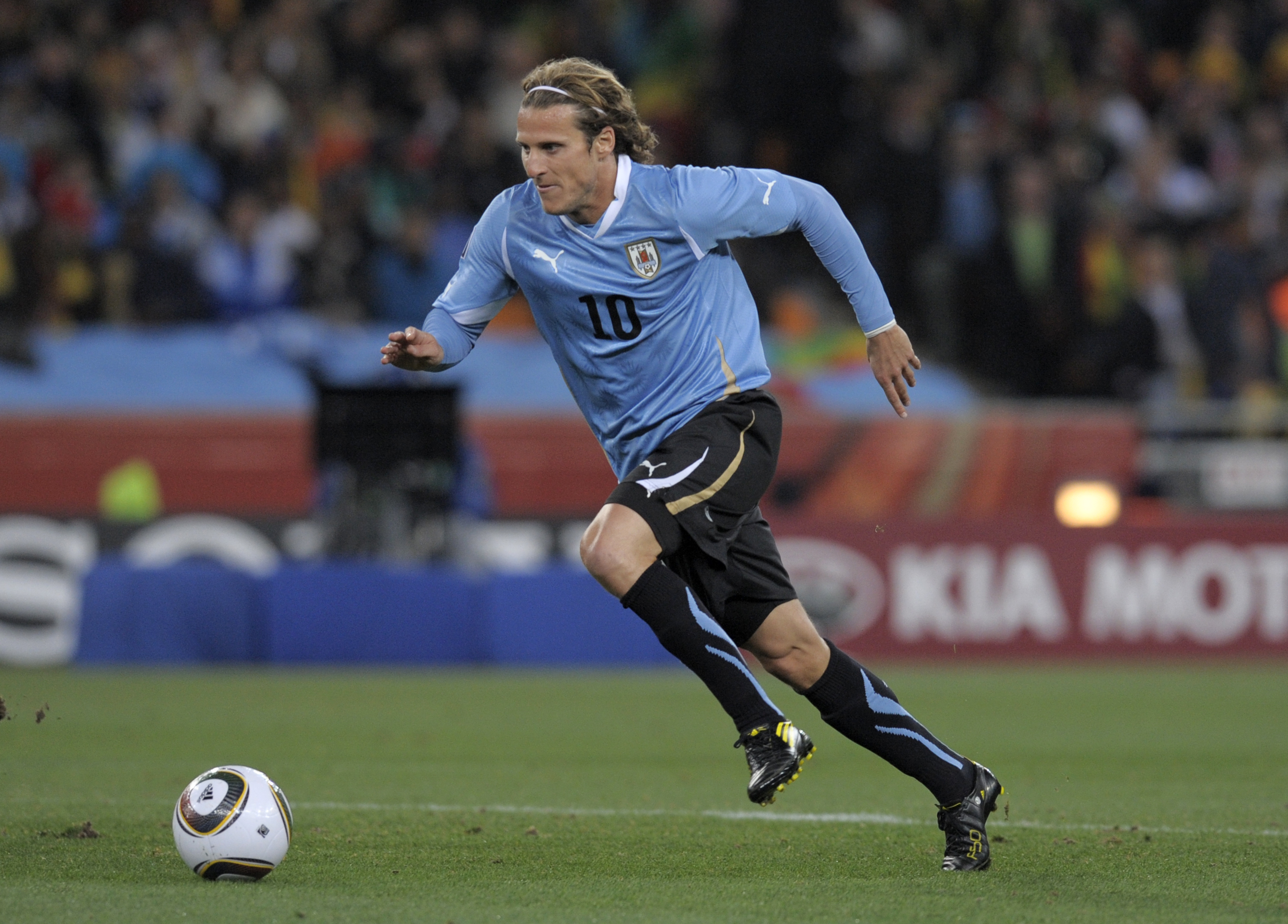Forlan wins Golden Ball as awards are handed out | SBI Soccer