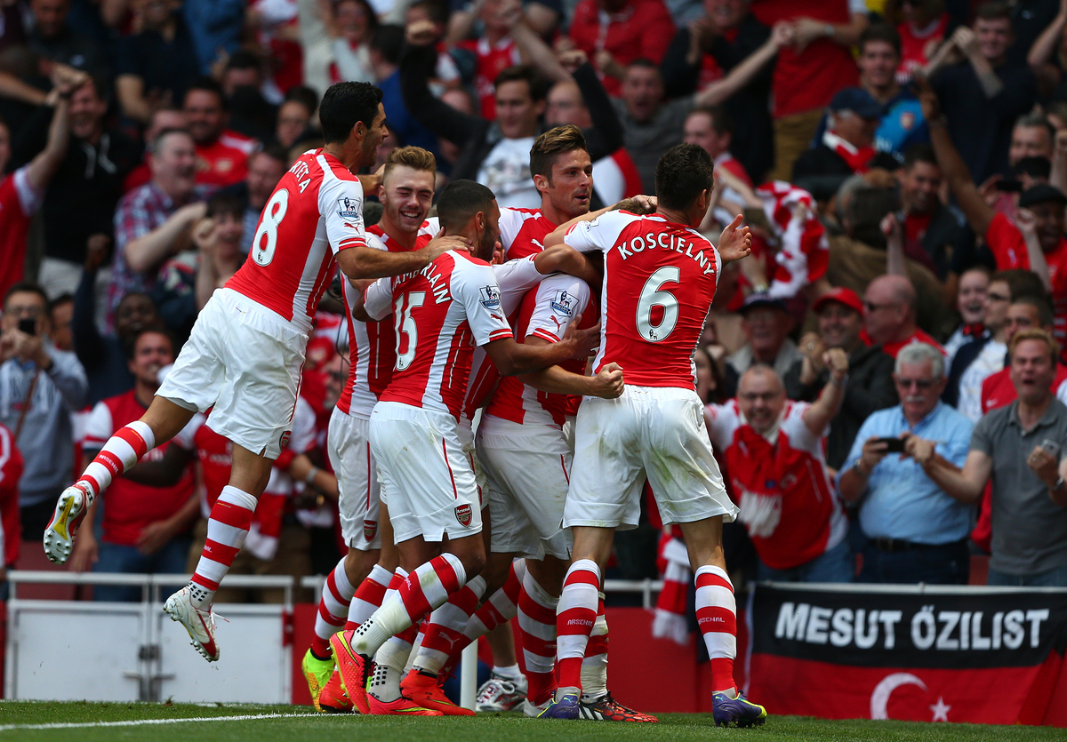 Aaron Ramsey of Arsenal celebrates scoring his goal to make the score 2-1 with team mates