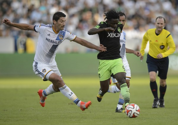 Gonzalez-Martins-SoundersGalaxy-USaToday