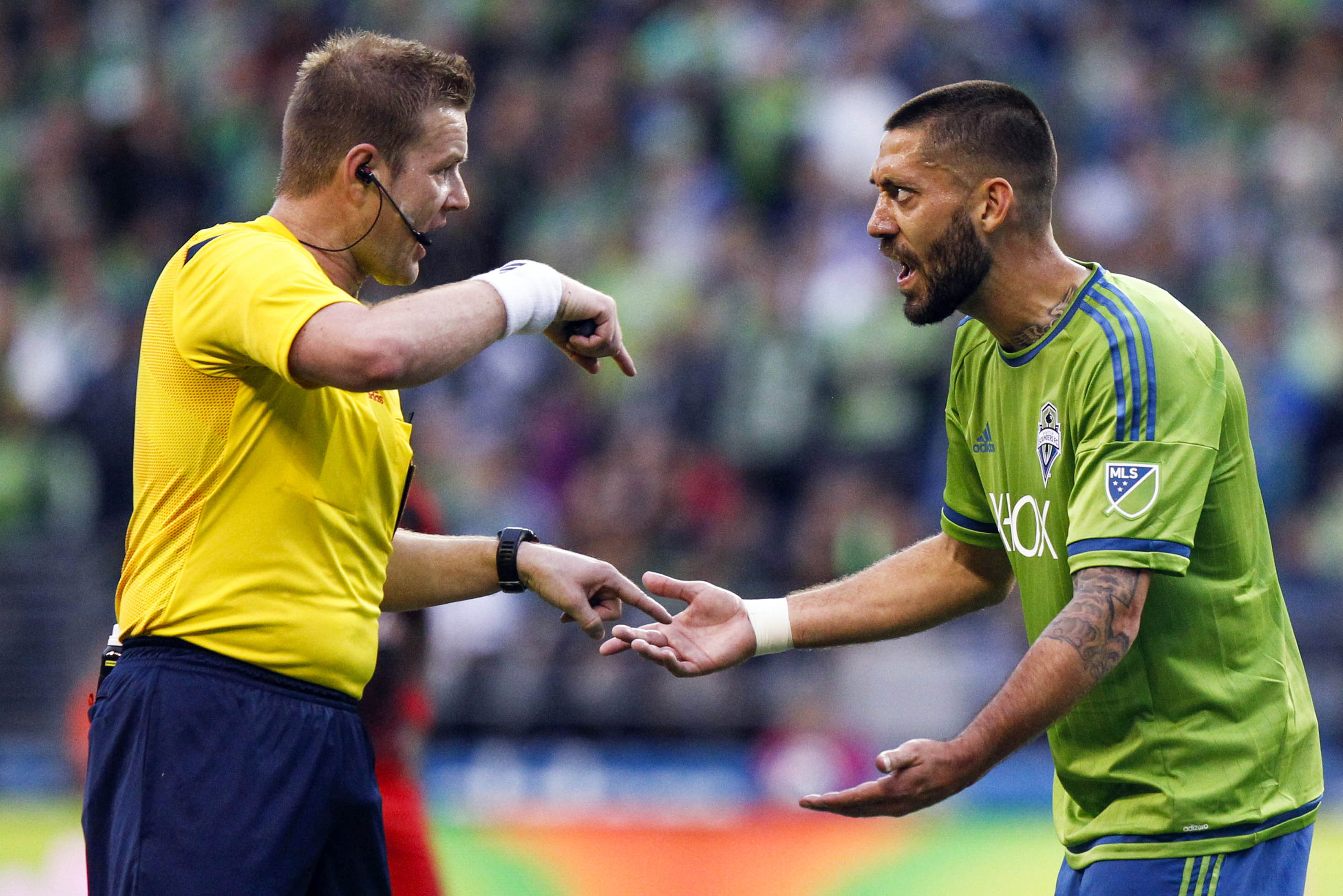 Clint Dempsey could face lengthy suspension after ripping up referee's  notebook - SBI Soccer