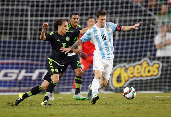 Andres Guardado Leo Messi Mexico Argentina 8