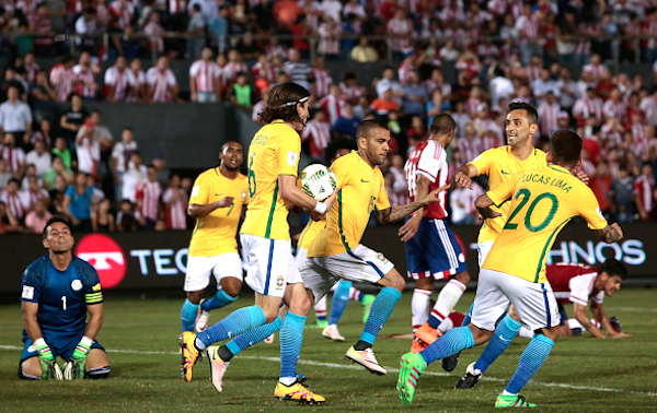 Dani Alves Brazil Paraguay 48