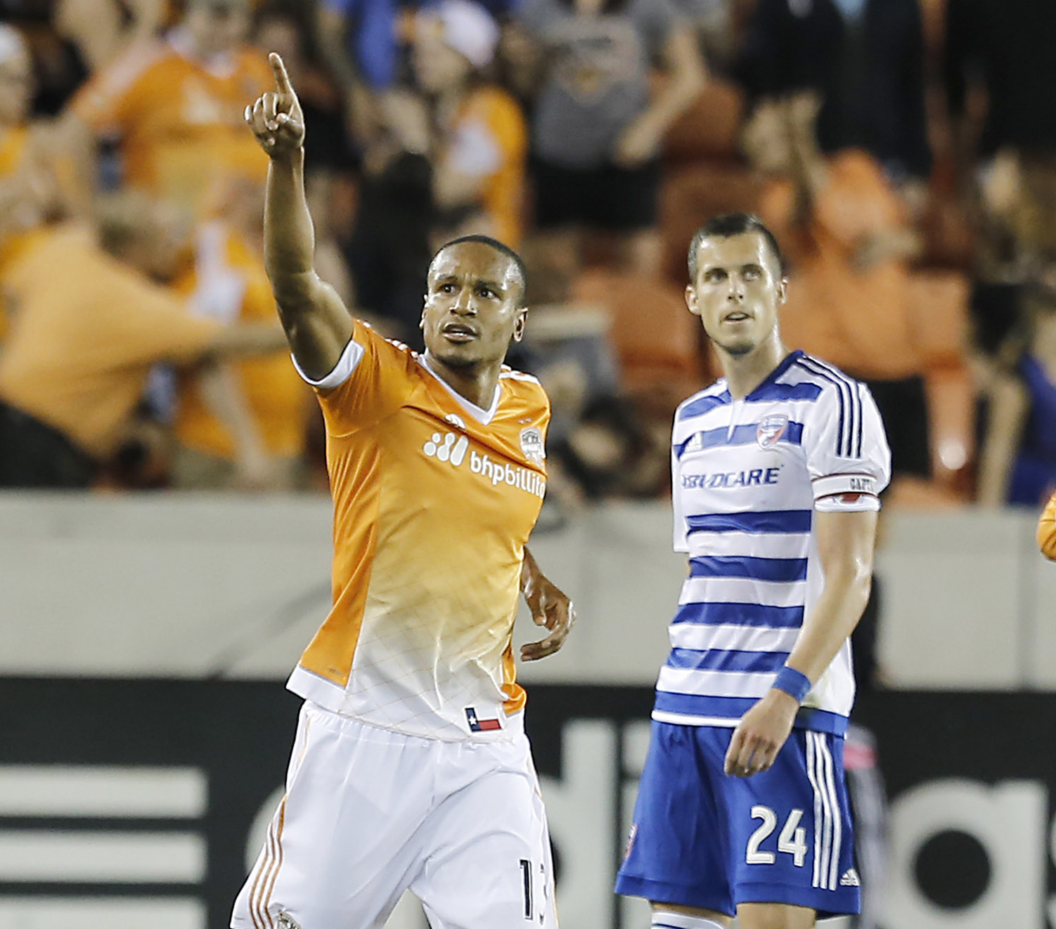 Ricardo Clark Matt Hedges MLS (USA TODAY Sports)