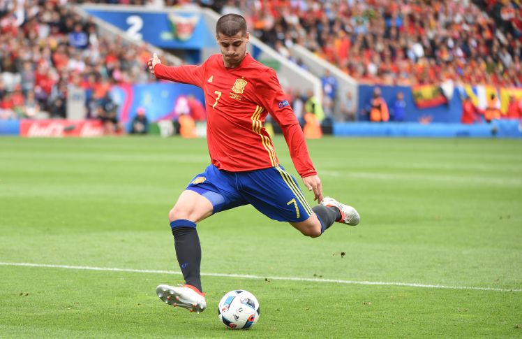Spain's forward Alvaro Morata attempts a shot during the Euro 2016 group D football match between Spain and Czech Republic at the Stadium Municipal in Toulouse on June 13, 2016. / AFP / Rémy GABALDA (Photo credit should read REMY GABALDA/AFP/Getty Images)