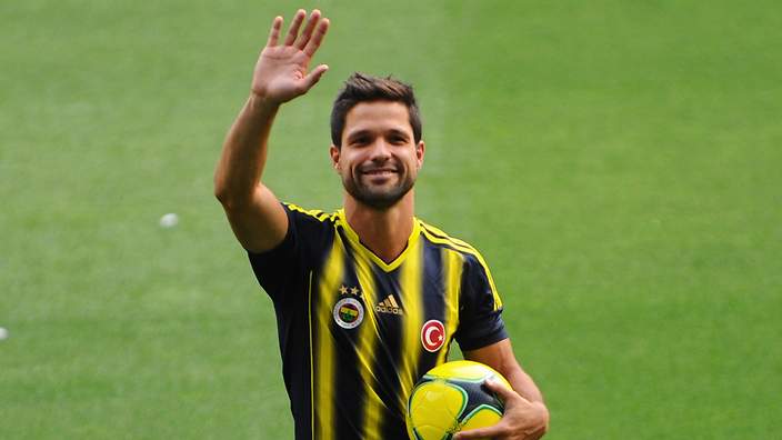 Former Atletico Madrid's Brazilian midfielder Diego Ribas waves towards fans during a signing ceremony for his new contract with Turkish football club Fenerbahce, on July 12, 2014 at the Sukru Saracoglu stadium in Istanbul. The 29-year-old moved on a free transfer, signing a 3-year deal with Fenerbahce. AFP PHOTO/ OZAN KOSE (Photo credit should read OZAN KOSE/AFP/Getty Images)