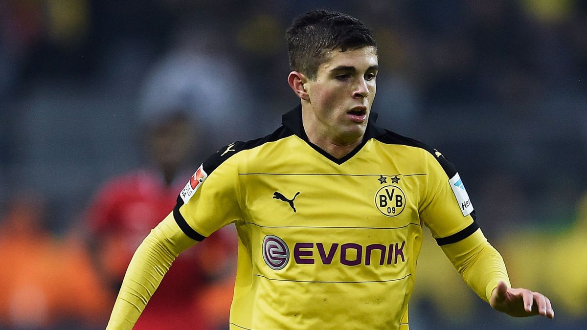 022116-SOCCER-Christian-Pulisic-of-Borussia-Dortmund-controls-the-ball-PI.vresize.1200.675.high.33