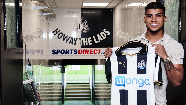 NEWCASTLE, ENGLAND -  AUGUST 24:  DeAndre Yedlin holds a club shirt in the tunnel after signing a 5 year contract at St.James' Park on August 24, 2016, in Newcastle upon Tyne, England. (Photo by Serena Taylor/Newcastle United via Getty Images) *** Local Caption ***DeAndre Yedlin