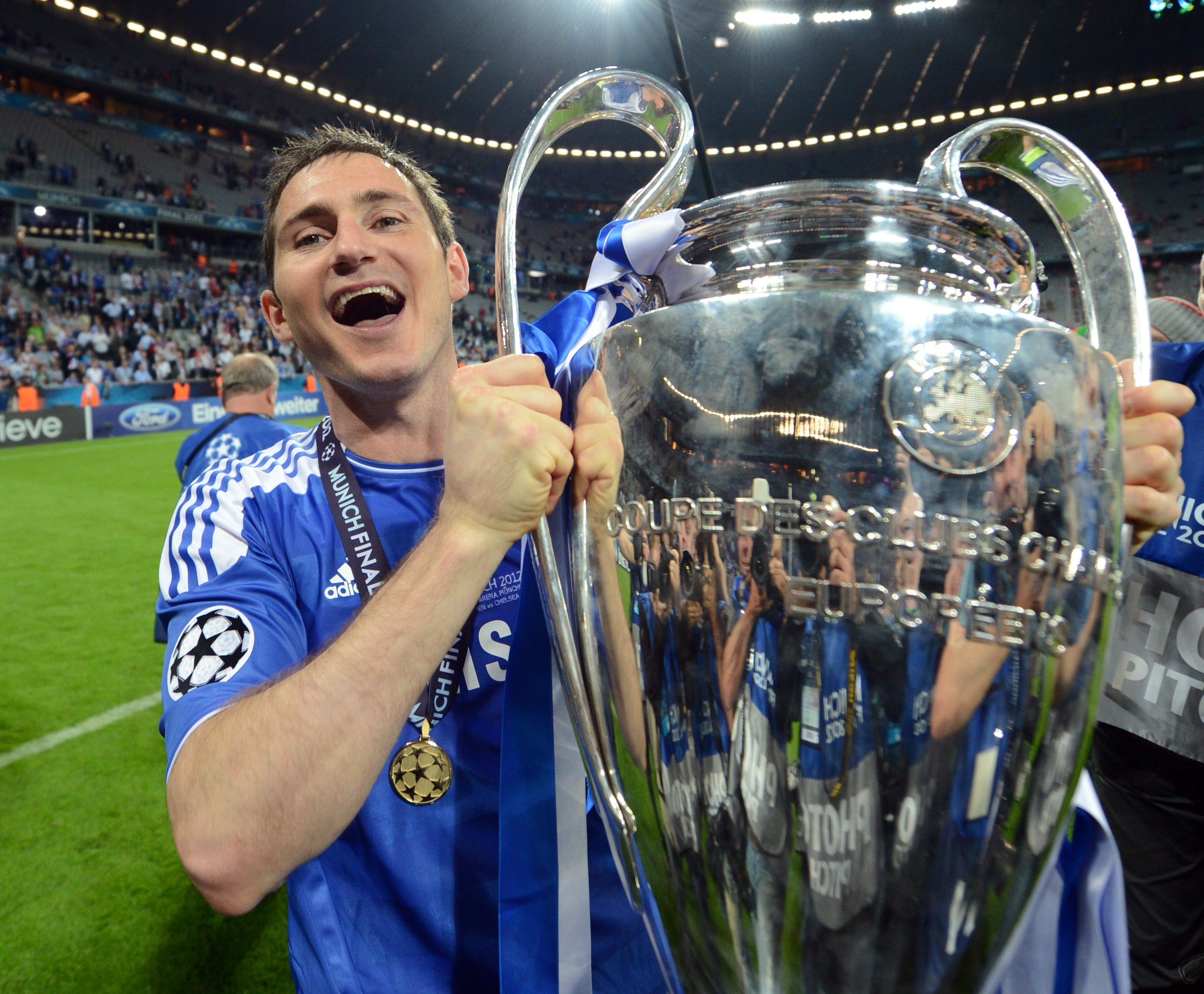 Premier League legend Frank Lampard says goodbye to Chelsea, possibly ...