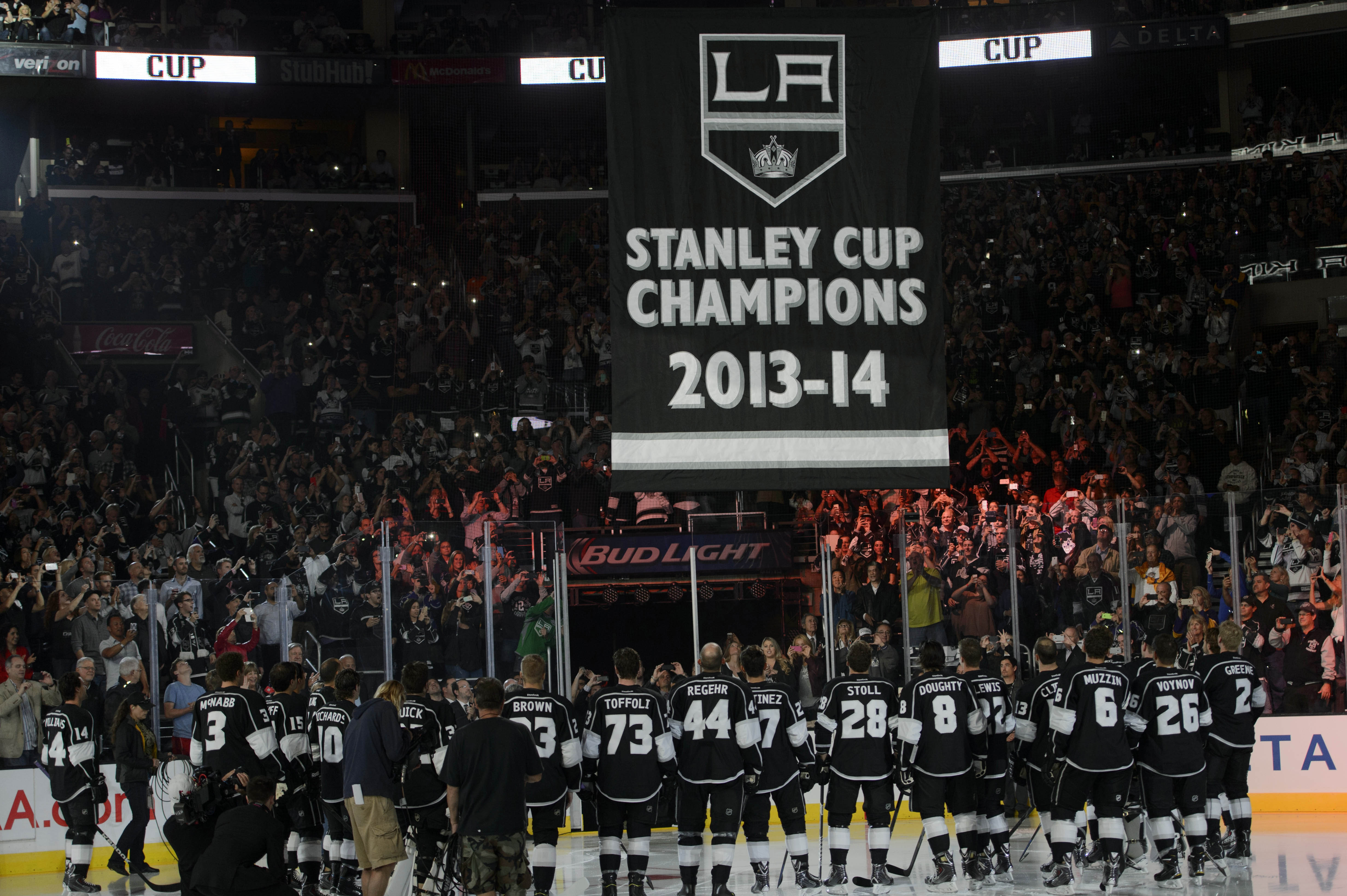 Kings raise Stanley Cup banner