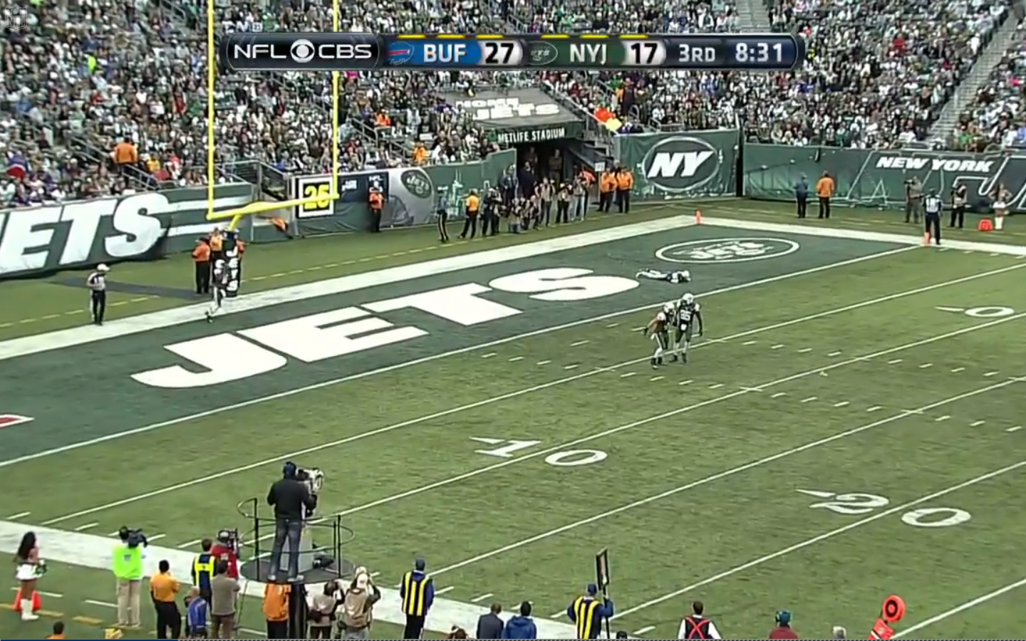 NY Jets come out sleeping in rain, trail Jaguars 13-3 at half