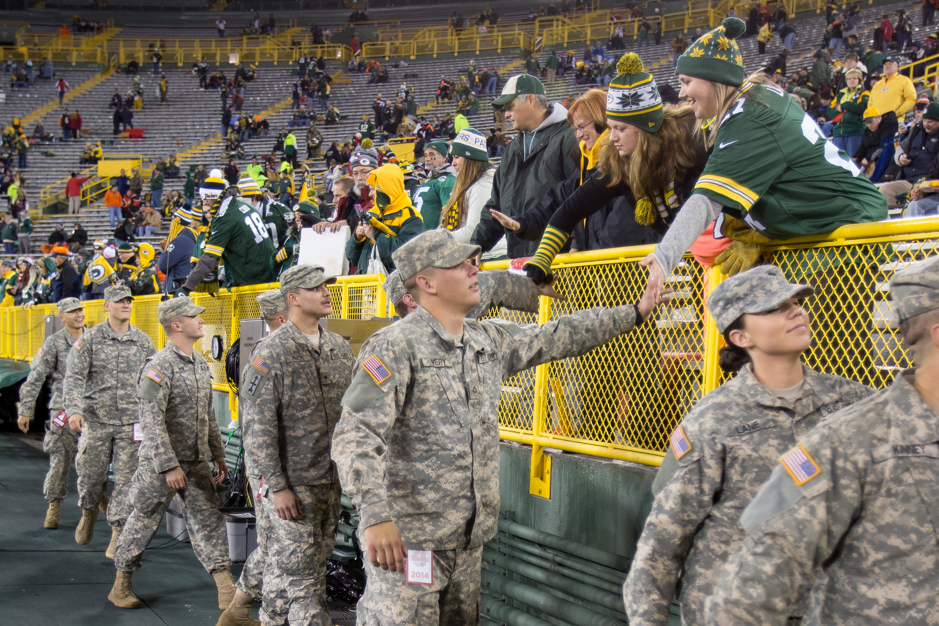 Lambeau Field And Packers Fans Give The Greatest Military Tributes For The Win