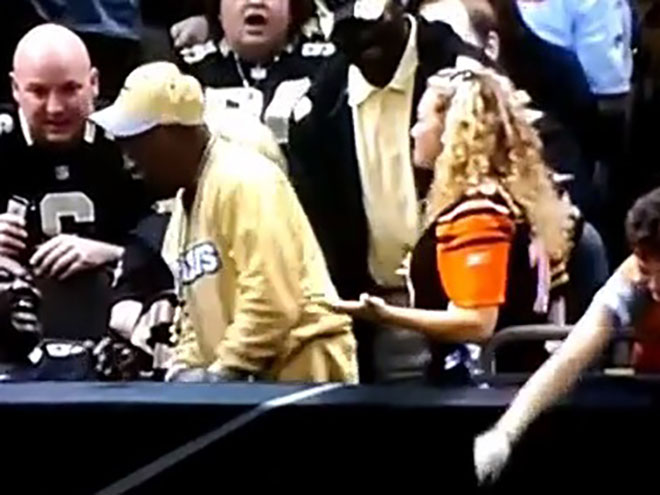 VIDEO: Shameless Saints fan steals football intended for woman in Bengals  jersey – New York Daily News