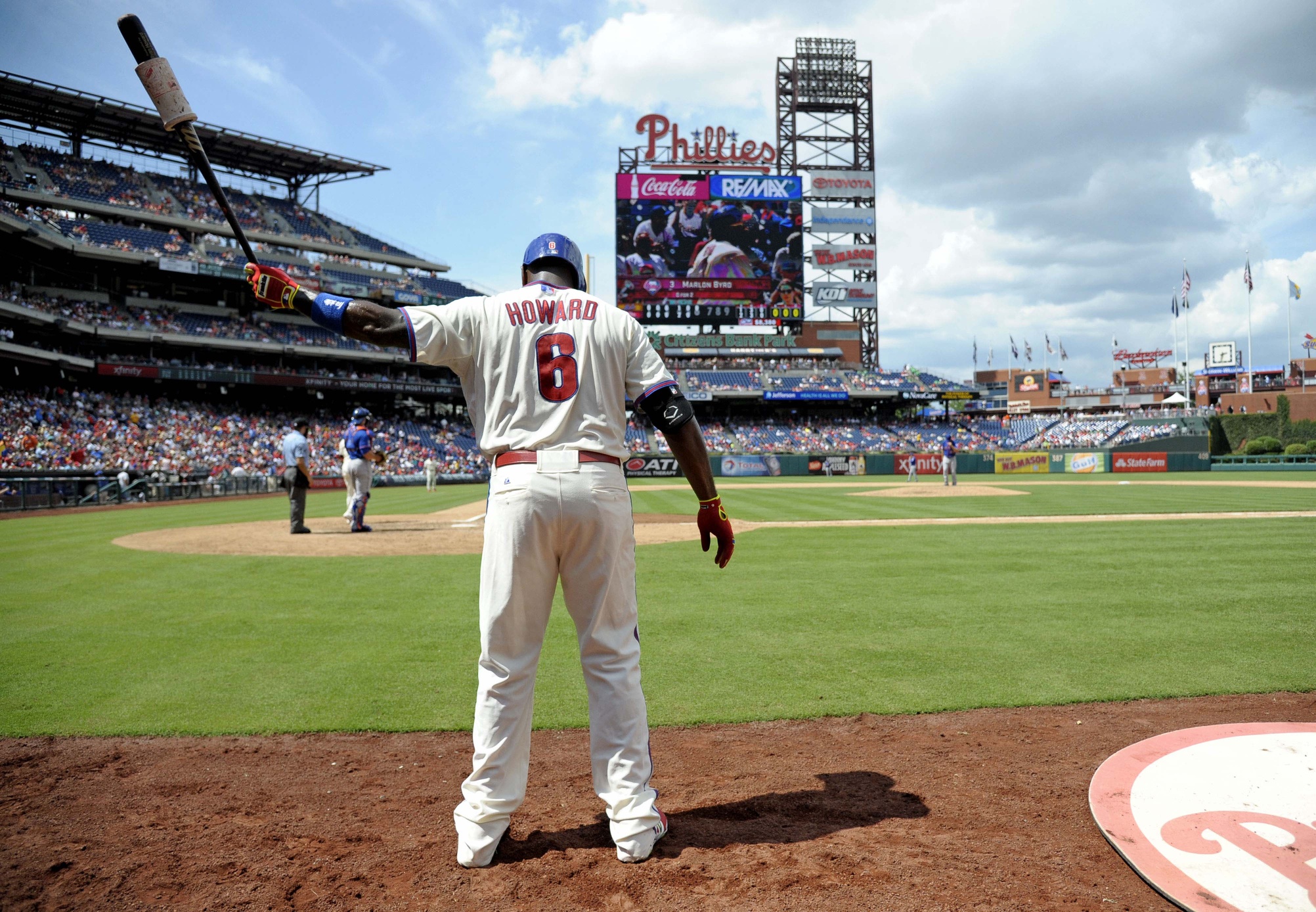 GET READY FOR RYAN HOWARD IN A PHILS' UNI IN 2015