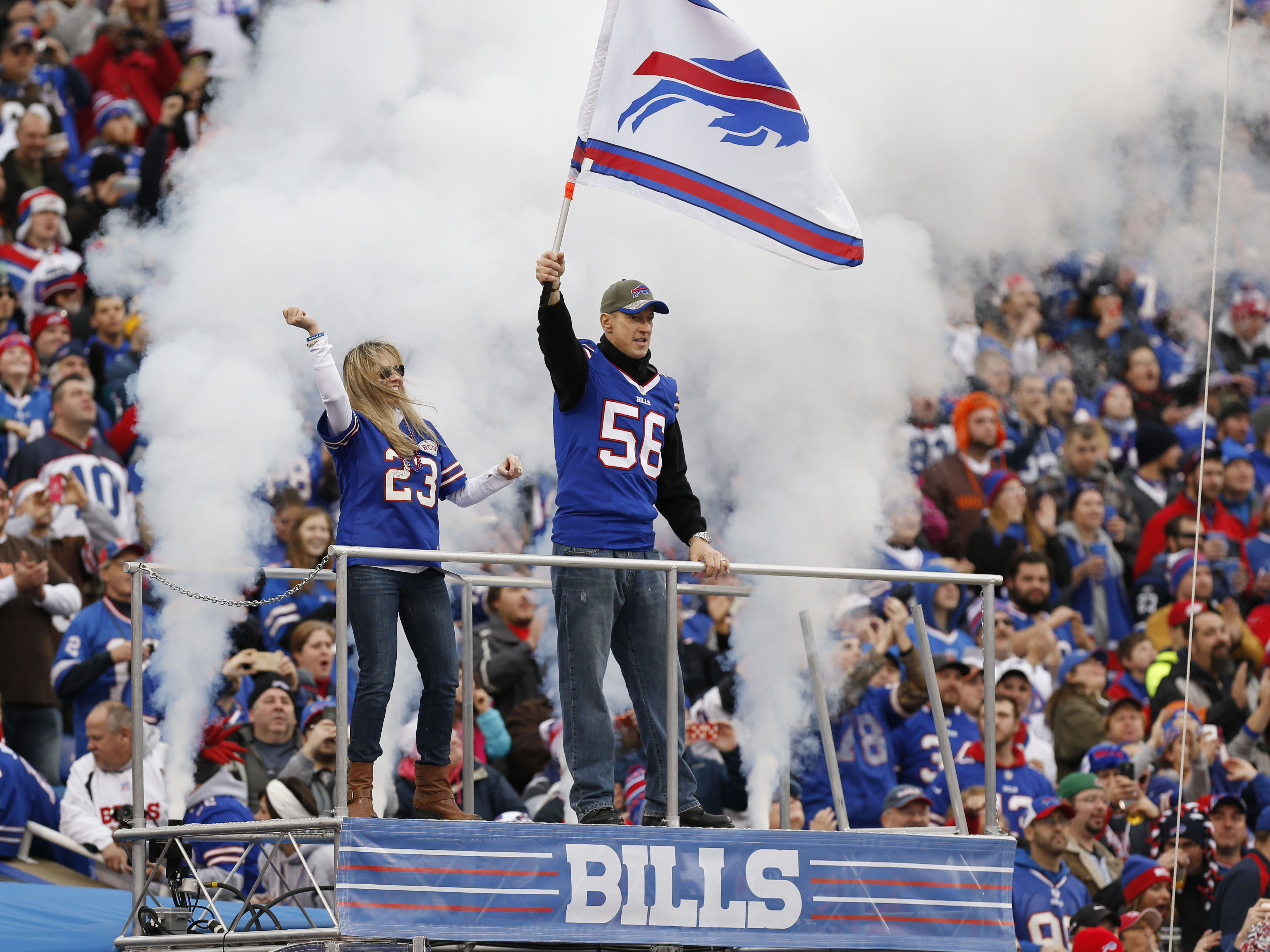 Jim Kelly honors Darryl Talley, former Buffalo Bills teammate, by wearing  No. 56 jersey before game - ESPN