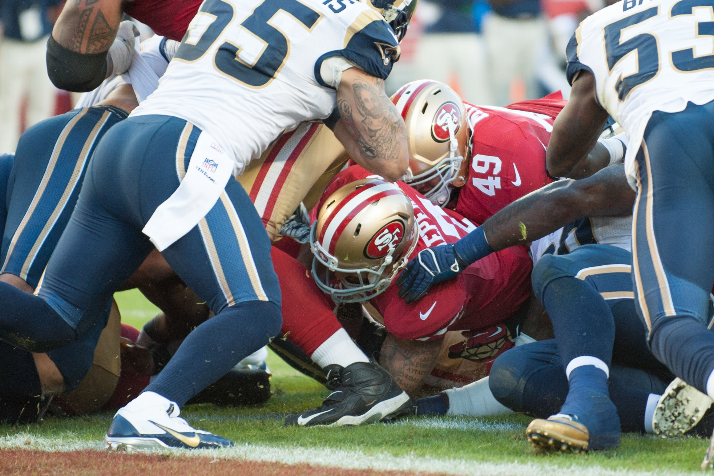 Colin Kaepernick fumbles into end zone, Rams hang on to beat 49ers - The  Boston Globe